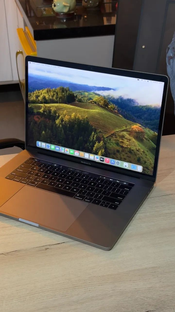 MacBook Pro 15 2018 | 16GB Ram | Intel Core i9 | 1TB SSD - Loja