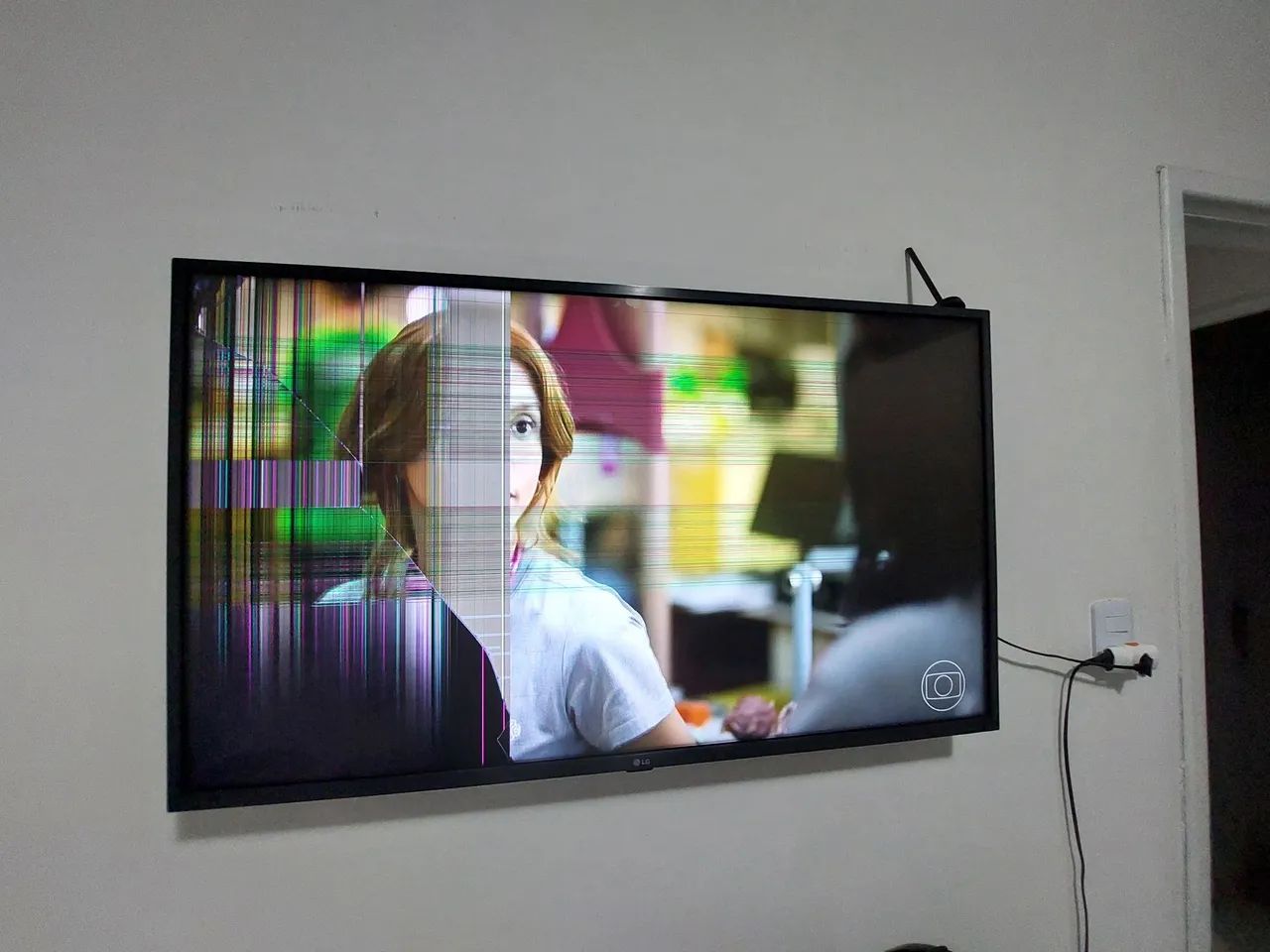 TV LG 43 tela danificada  - Foto 3