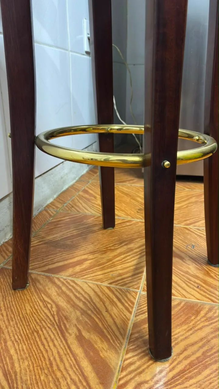 JOGO COM 4 BANQUETAS CLÁSSICAS  - Foto 4