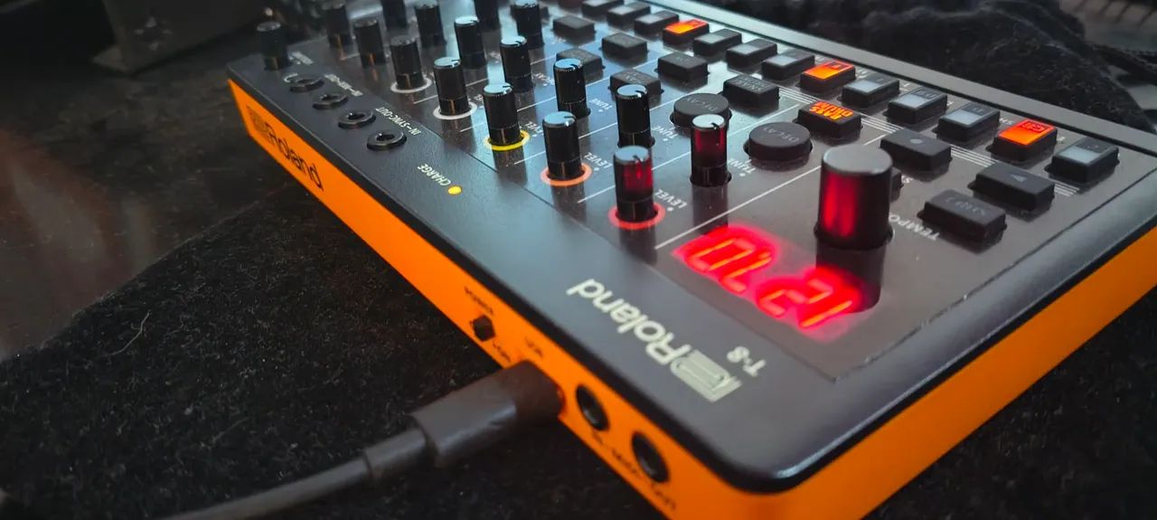 Roland Aira T8