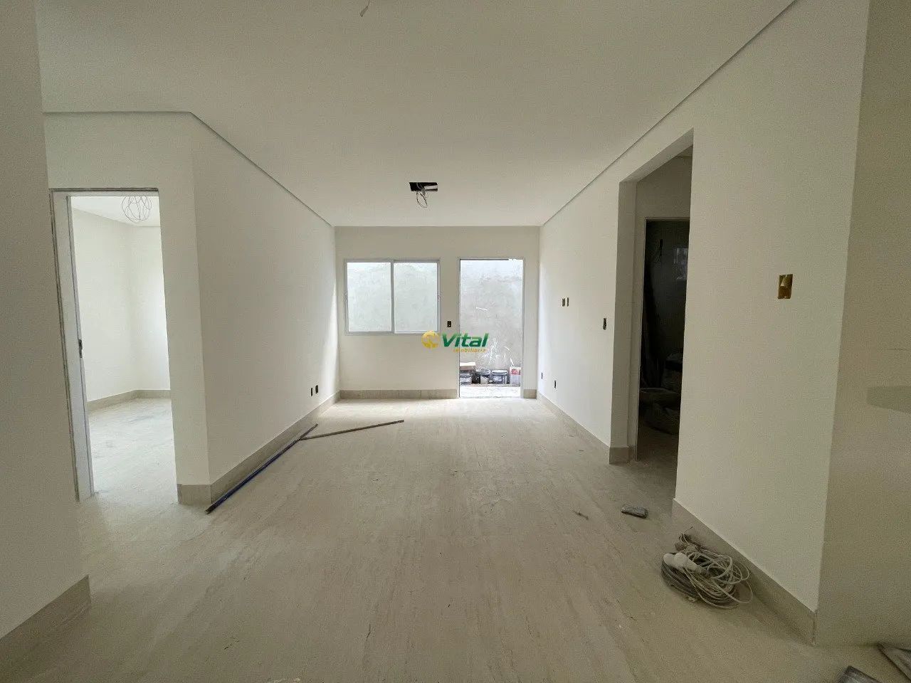 Casa Individual com 3 Quartos e Quintal (Nova!)