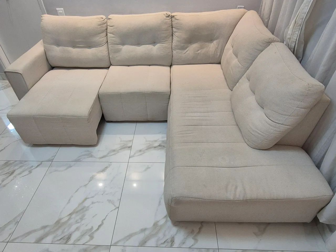 Sofá de Canto com Chaise em Linho Bege - Excelente Estado - R$ 2.500 - Foto 4