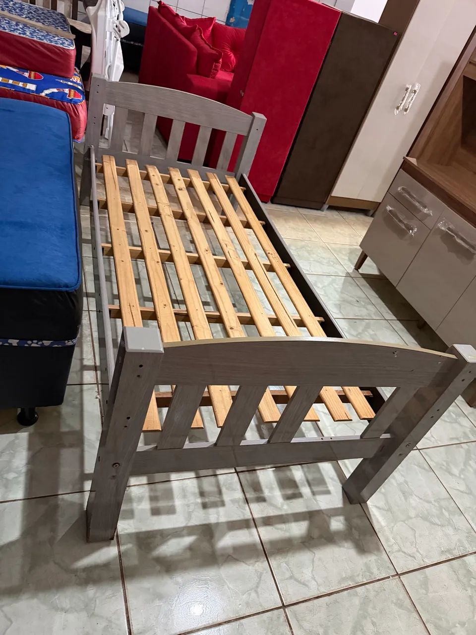 Cama de madeira solteiro 