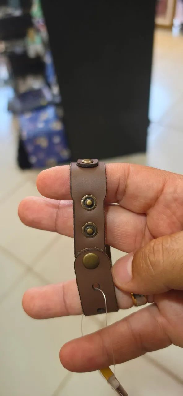 Pulseira de Couro com Medalha de São Bento Unissex e Regulável - Nova - Foto 4