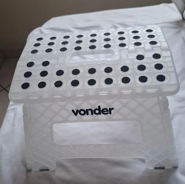 Banqueta plástica multiuso dobrável, marca Vonder, cor branca, nova,  - Foto 5