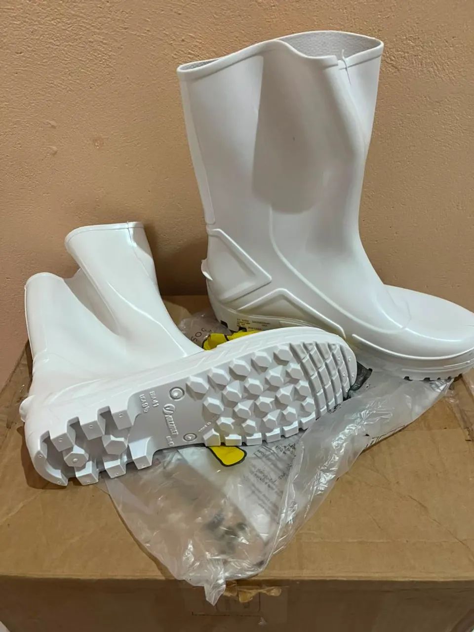 Bota branca de borracha nova 