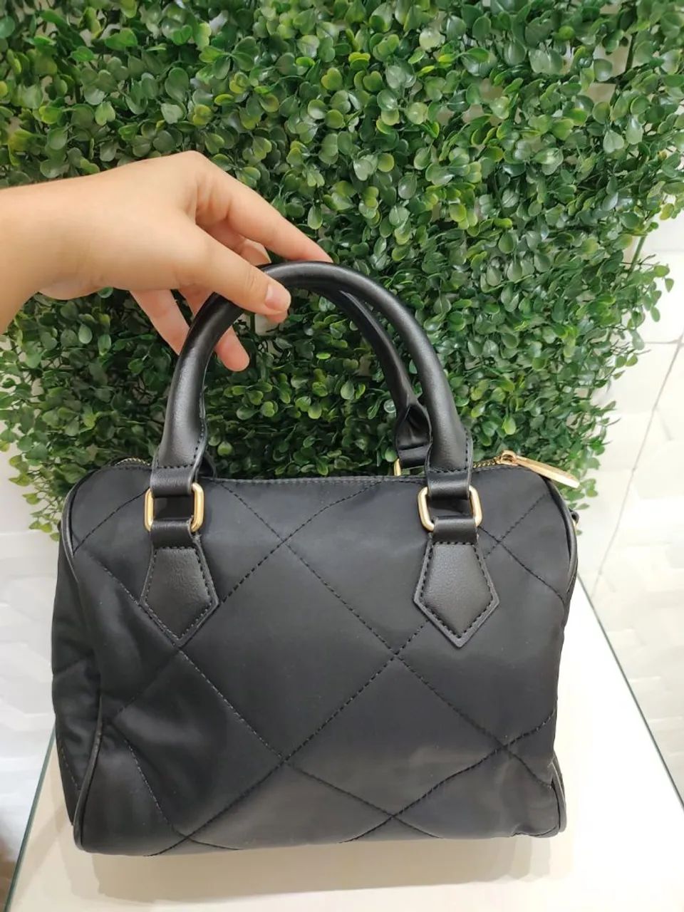 Bolsa baú mão preta Capodarte couro tecido braço  - Foto 3