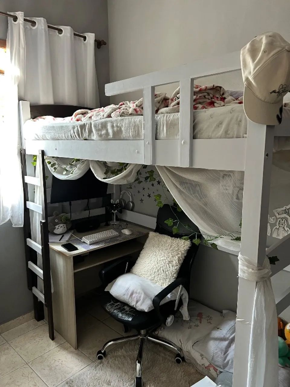Cama Suspensa em Madeira Maciça - Foto 2