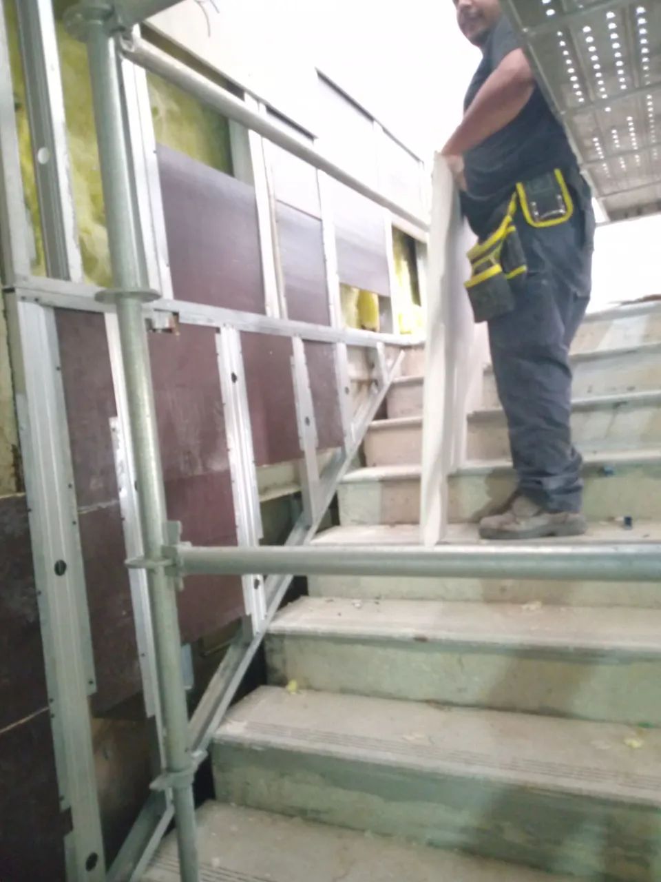 Gesseiro e eletricista 