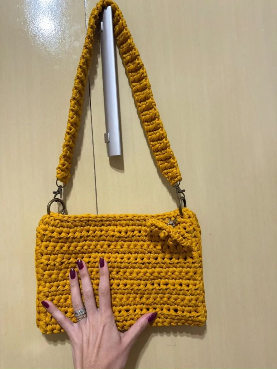 Bolsa de crochê em fio de malha - Foto 2