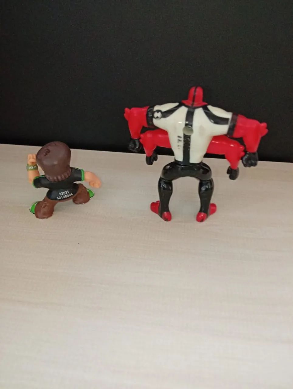 Ben 10 e quatro braços de imã - Foto 2