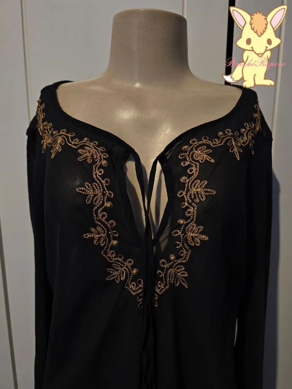 Blusa preta boho com detalhes dourados - Foto 3