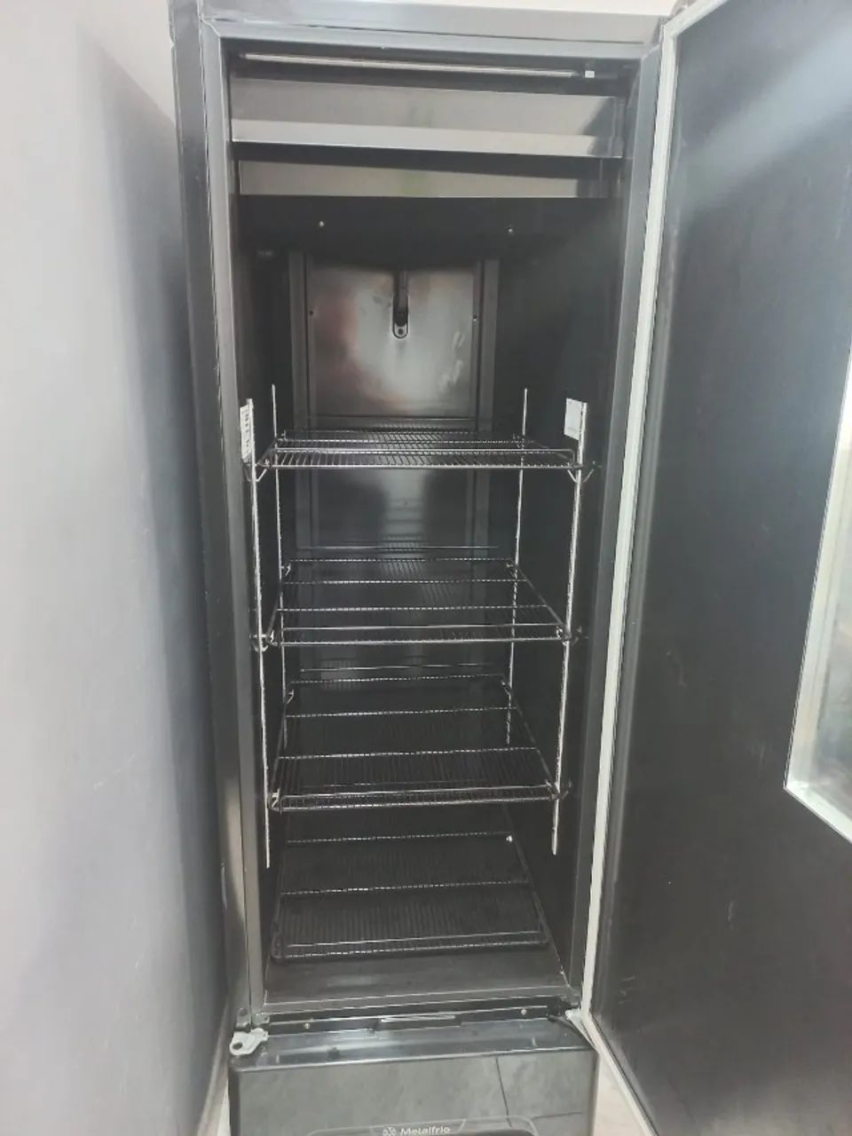 Cervejeira Metal Frio 220v optma all black 584L - Foto 4