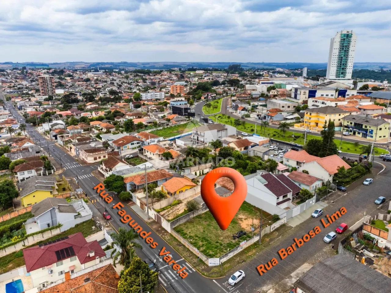 Terreno de esquina com a Fagundes Varela