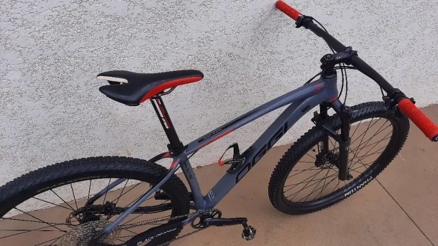 Bike Oggi 7.3, Kit Sram GX, aro 29, bem conservada, tamanho 17, guidom carbono - Foto 3