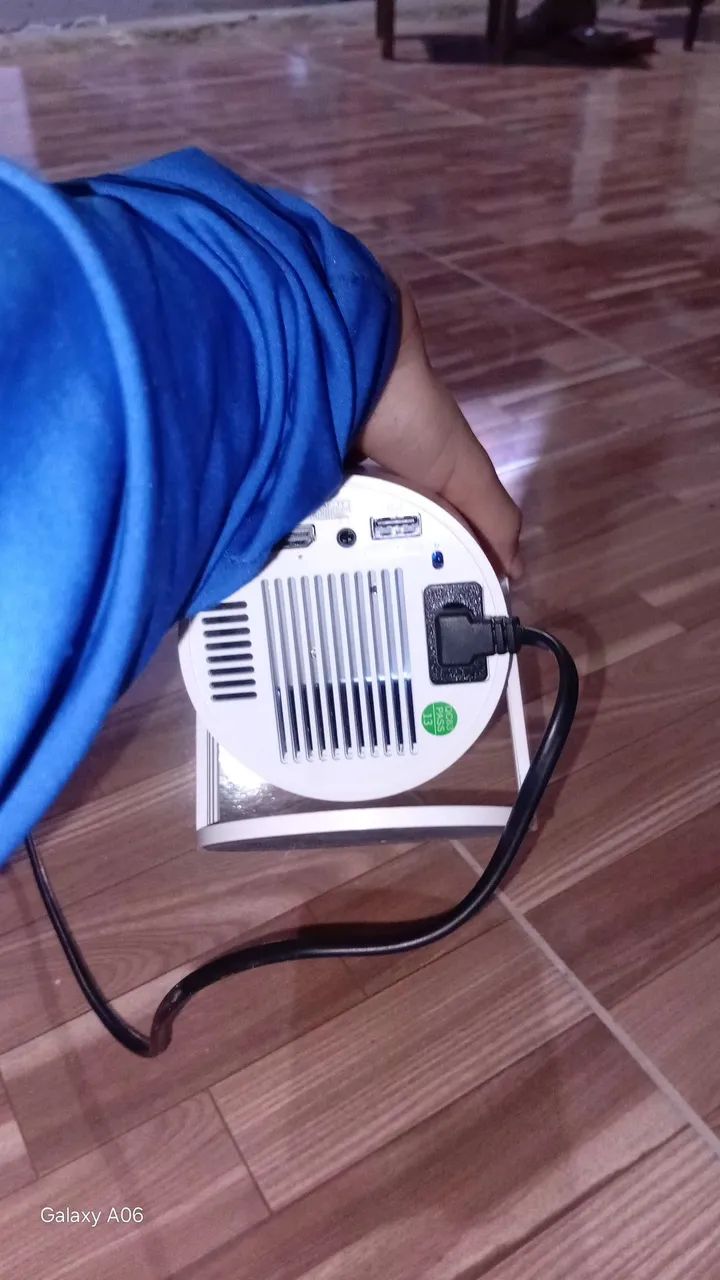 Projetor novo com dois dias de uso - Foto 2
