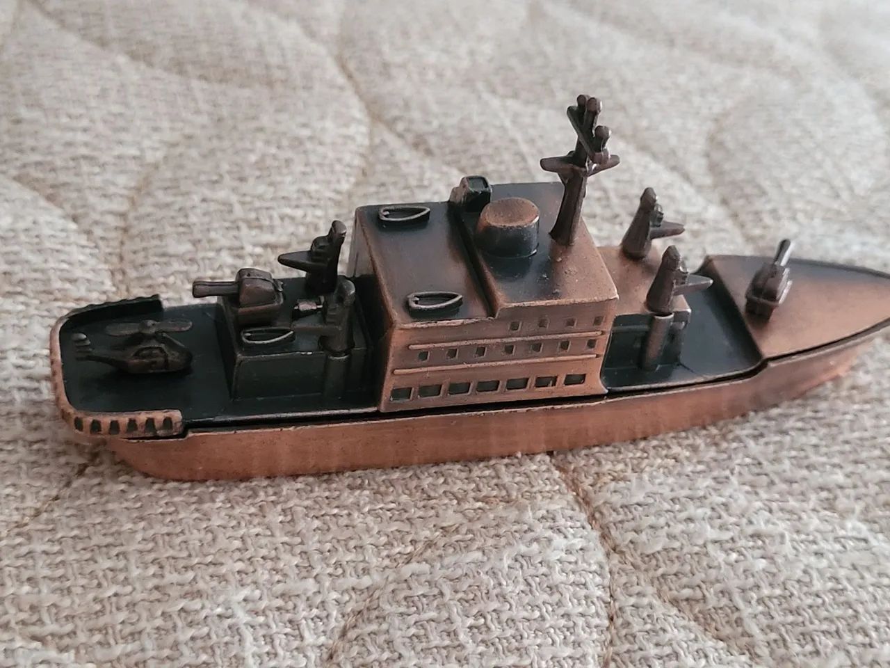 Miniatura colecionável em metal: navio de guerra  - Foto 3