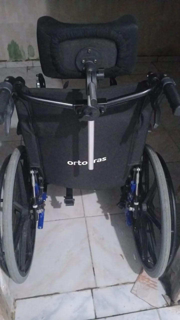 Cadeira de Rodas Manual Leve e Prática - Pouco Uso - Foto 4