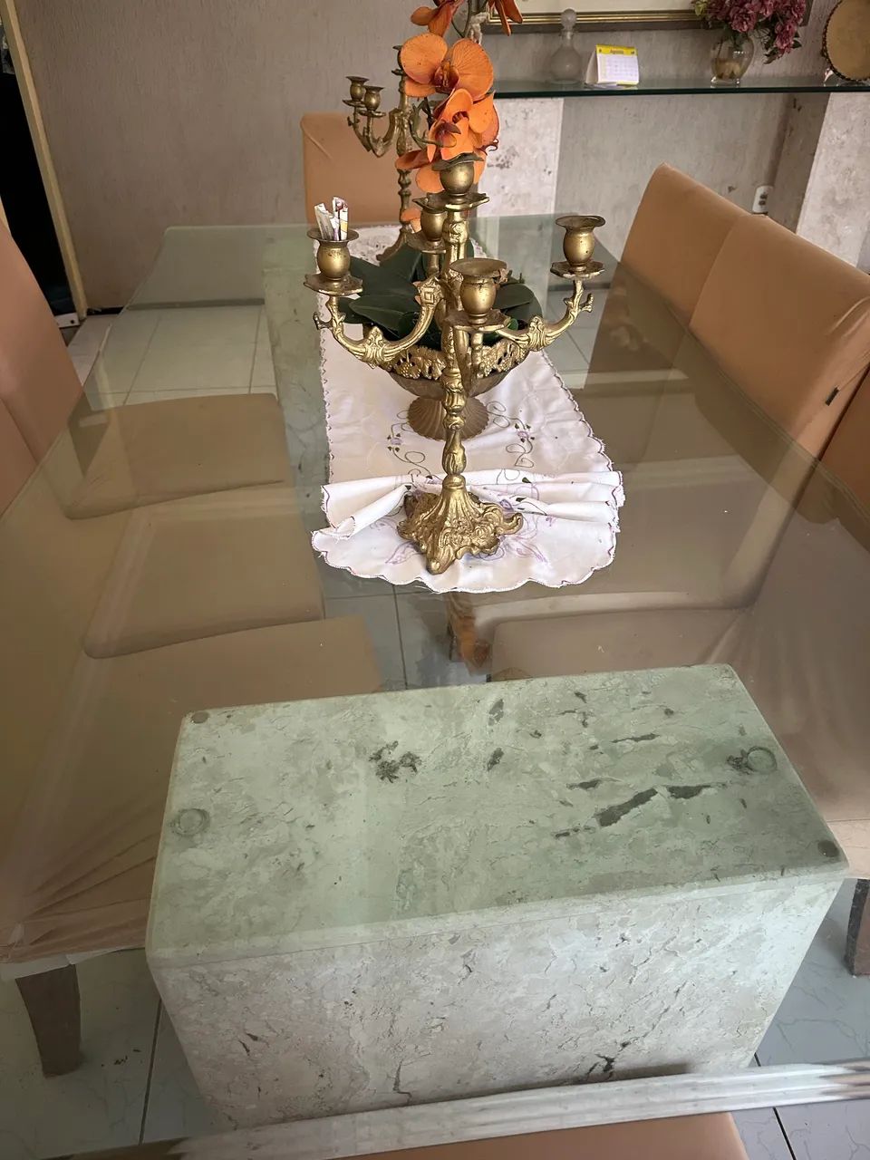Mesa de jantar com mármore 