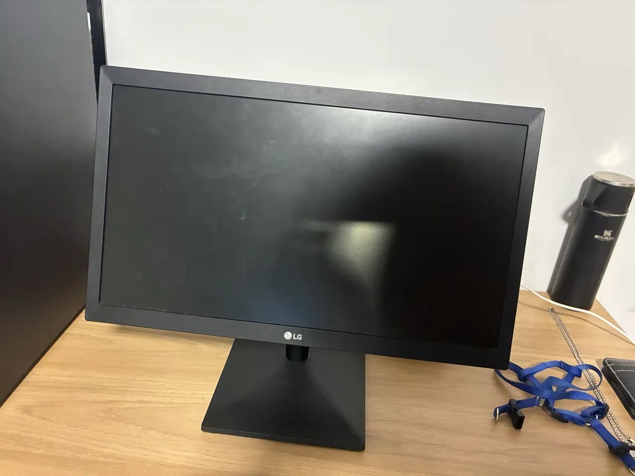 Monitor LG 19.5 Polegadas em ótimo estado de conservação.
