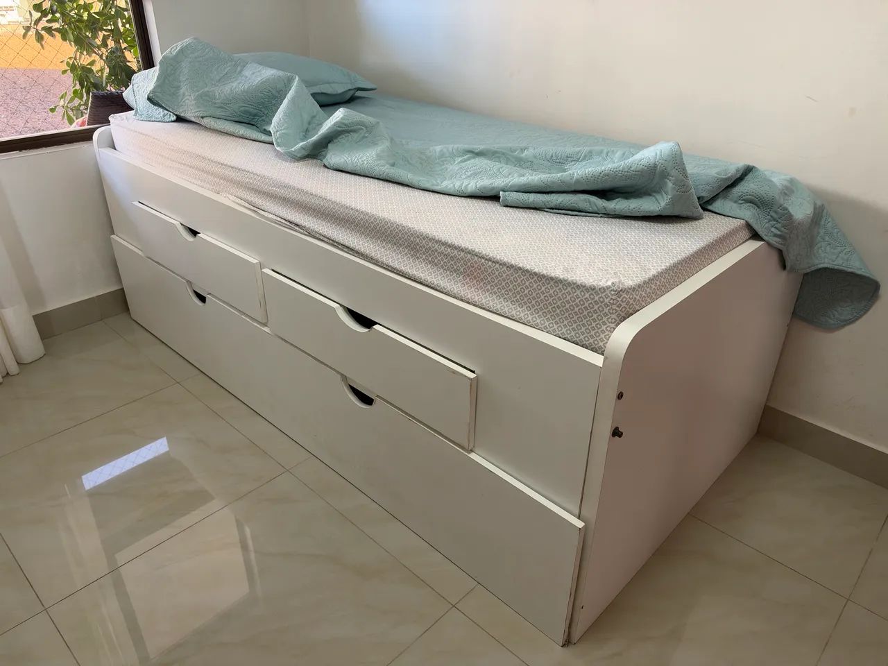 Vendo Mesa, cadeiras, camas e poltrona - Foto 5