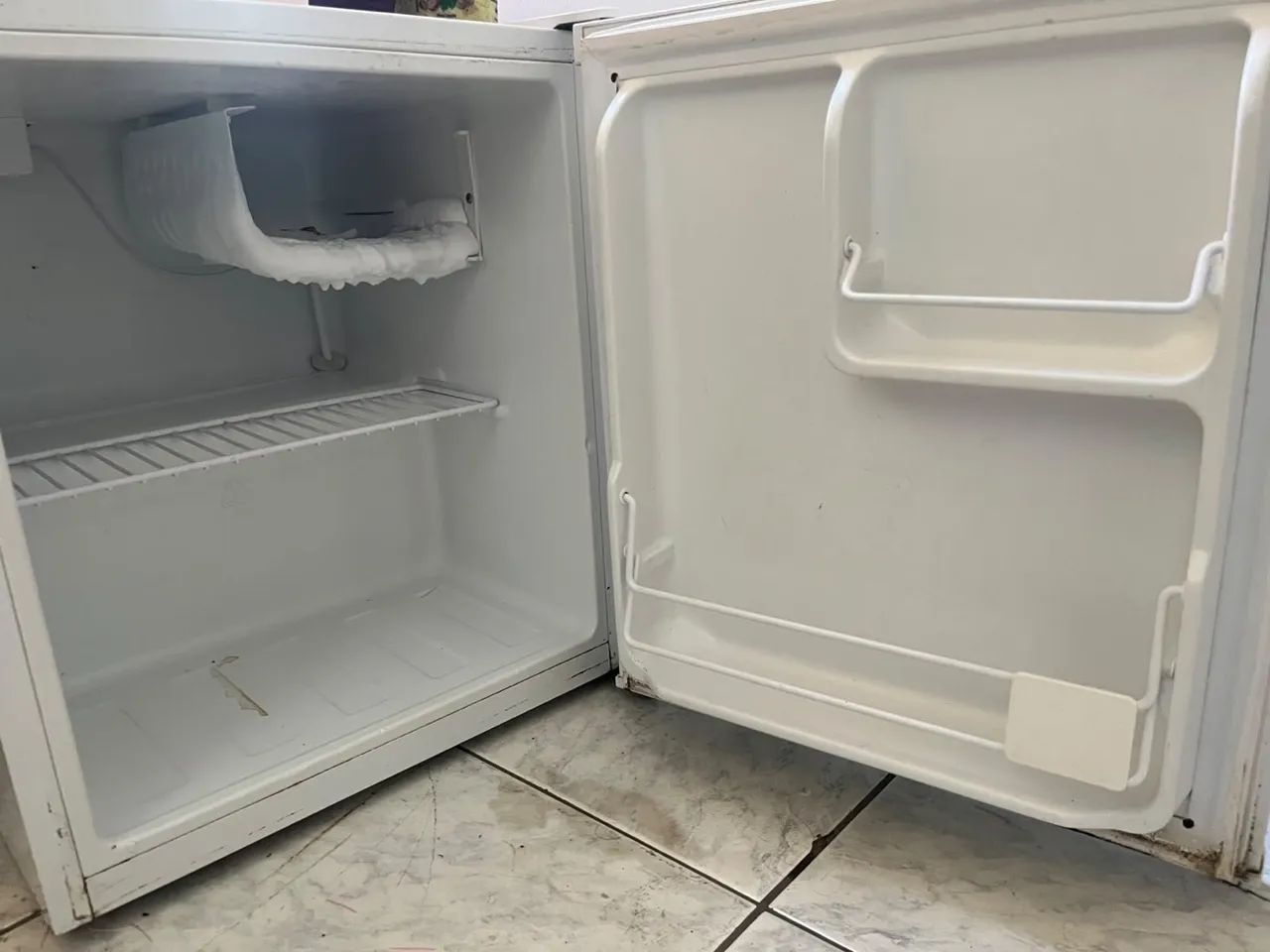 FRIGOBAR PHILCO 47L BRANCO - Foto 2