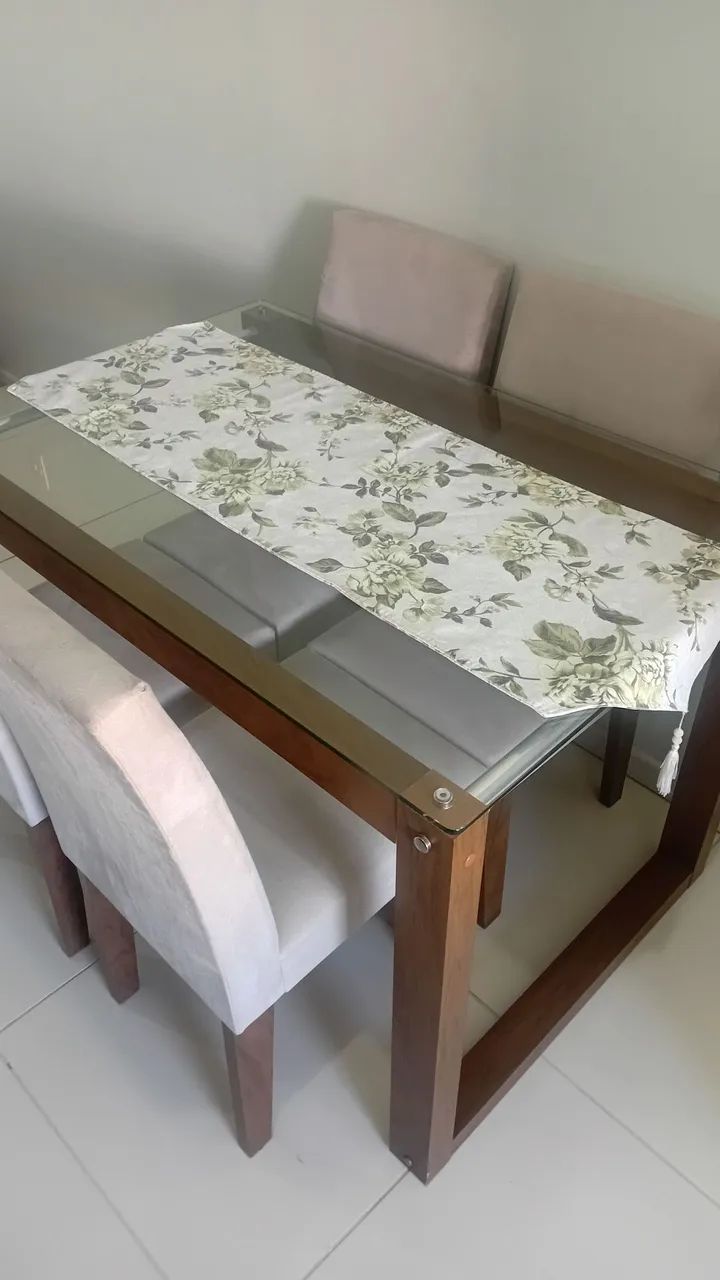 Vendo mesa com 4 cadeiras - Foto 2