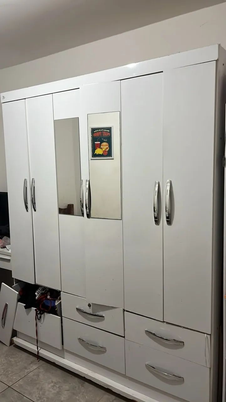Doação de guarda roupas
