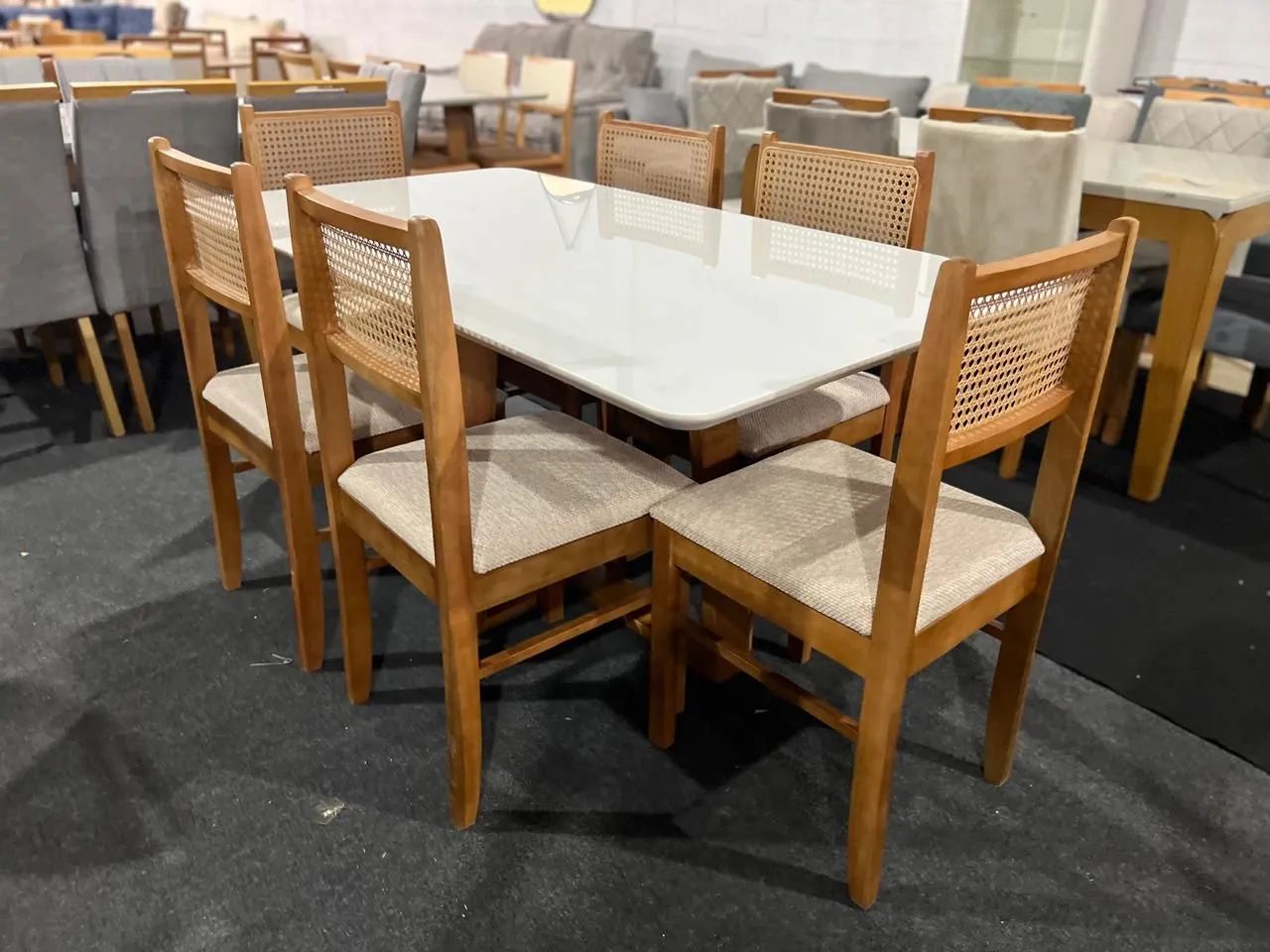 Mesa de Jantar 1.60m com 6 cadeiras 100% Madeira - Foto 2