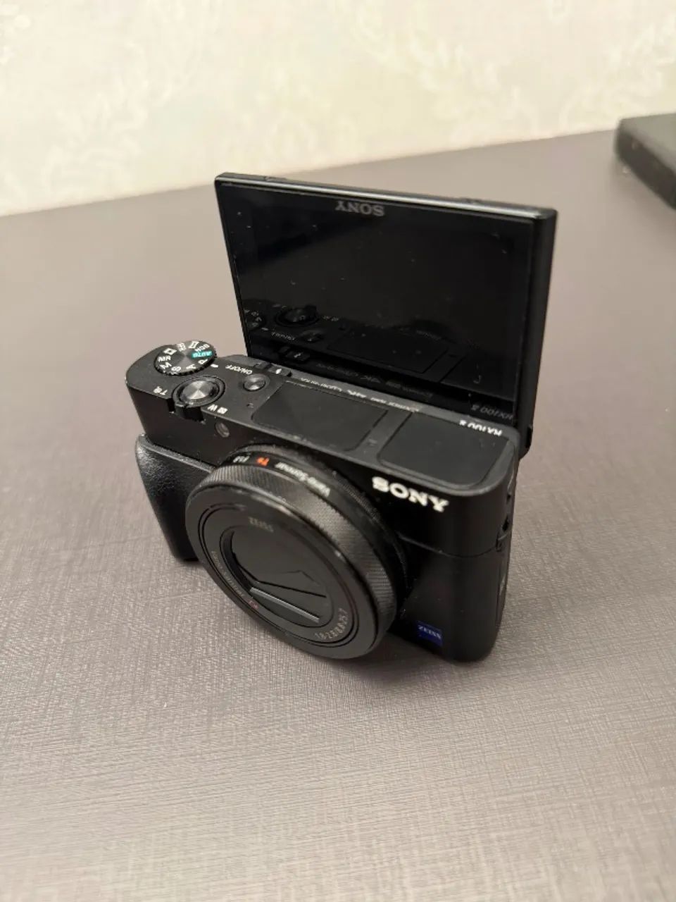 Câmera Sony RX100V