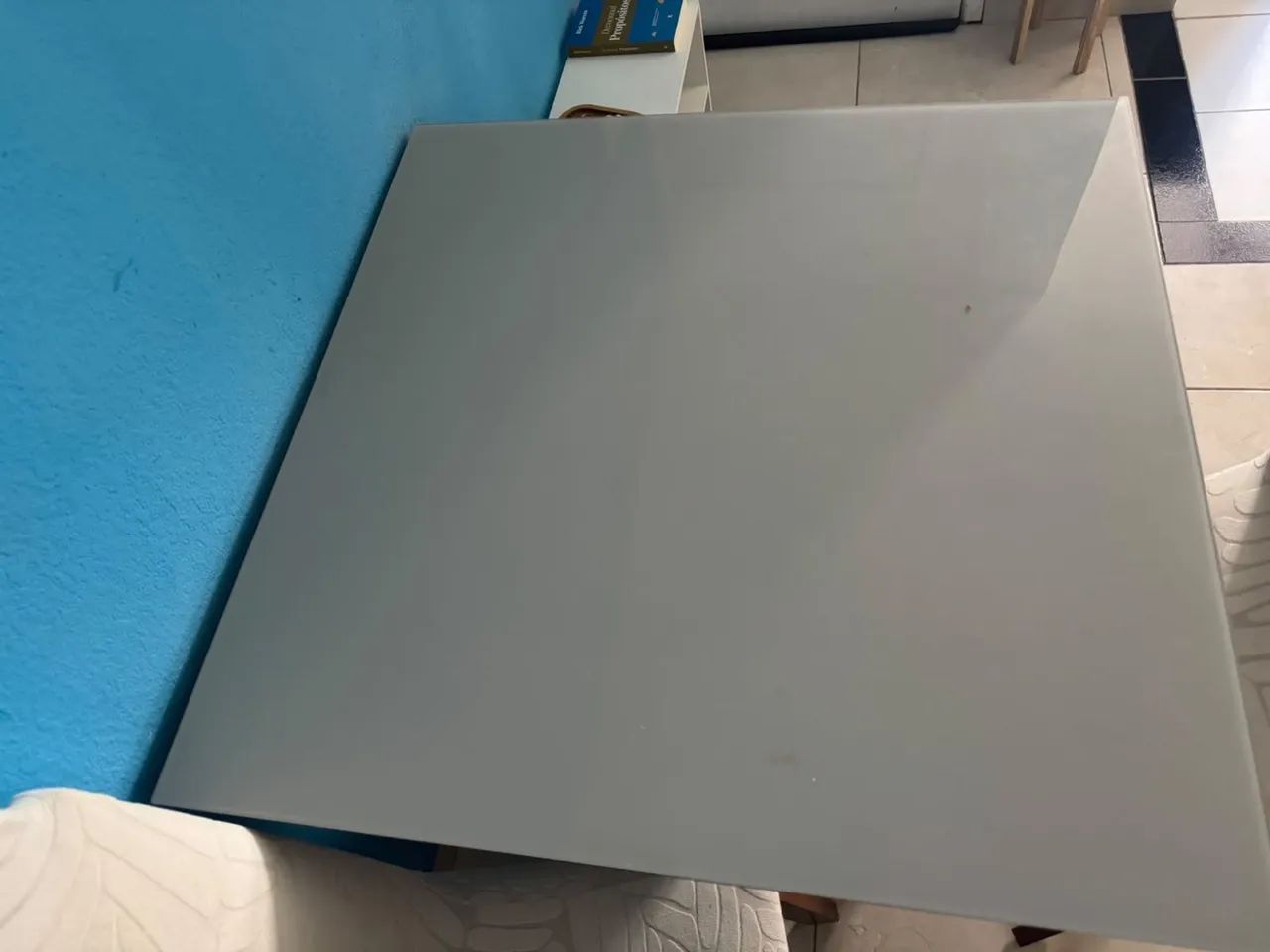Mesa de jantar quadrada com 02 cadeiras