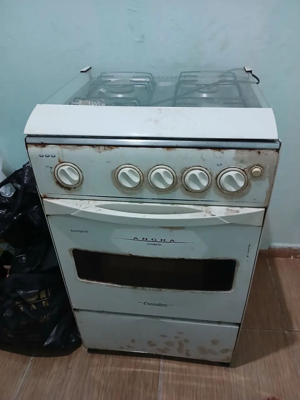 Fogão usado tudo funcionando.
