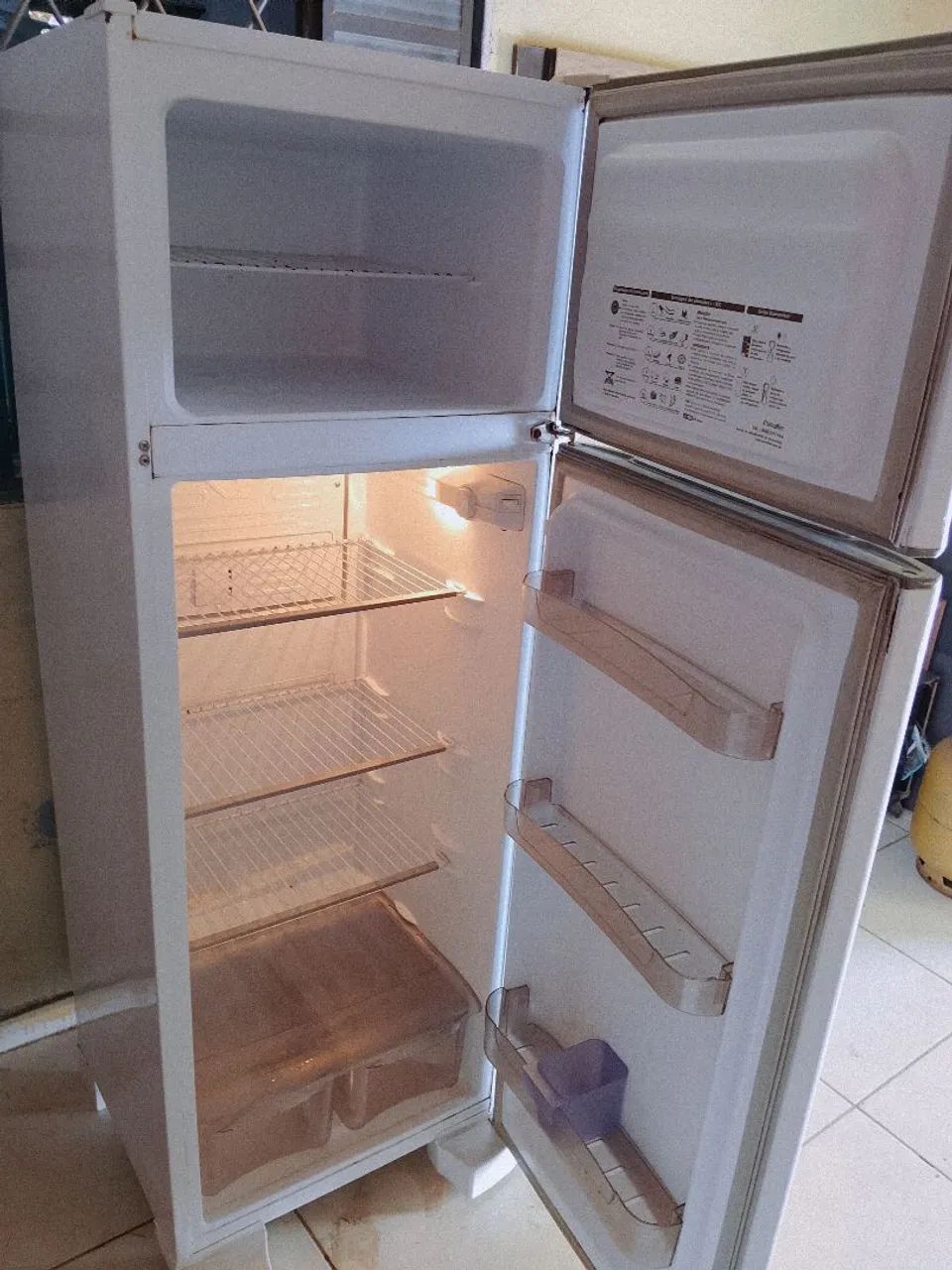 Vendo geladeira funcionando perfeitamente  - Foto 5