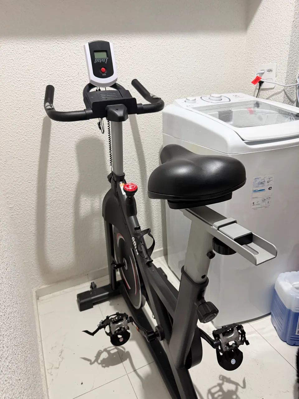 Bicicleta ergométrica 1 ano de uso  - Foto 4