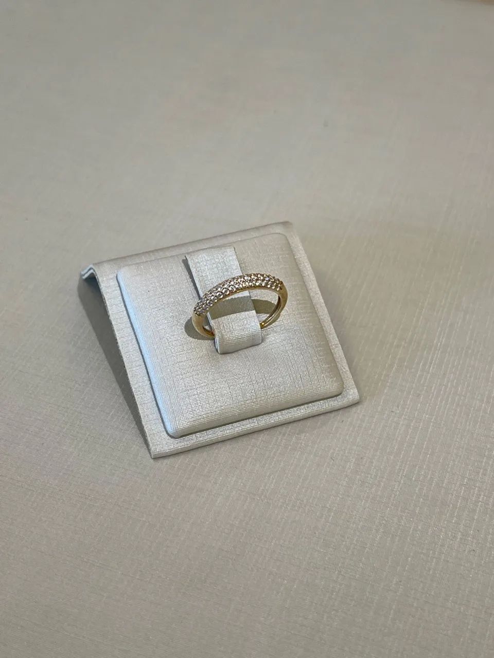 Aparador cravejado ouro 18k