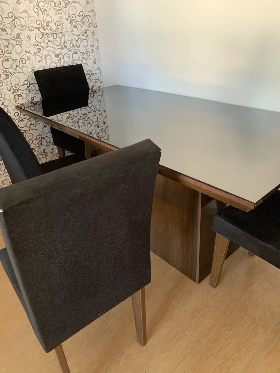 Mesa de jantar com 4 cadeiras estofadas - Foto 2