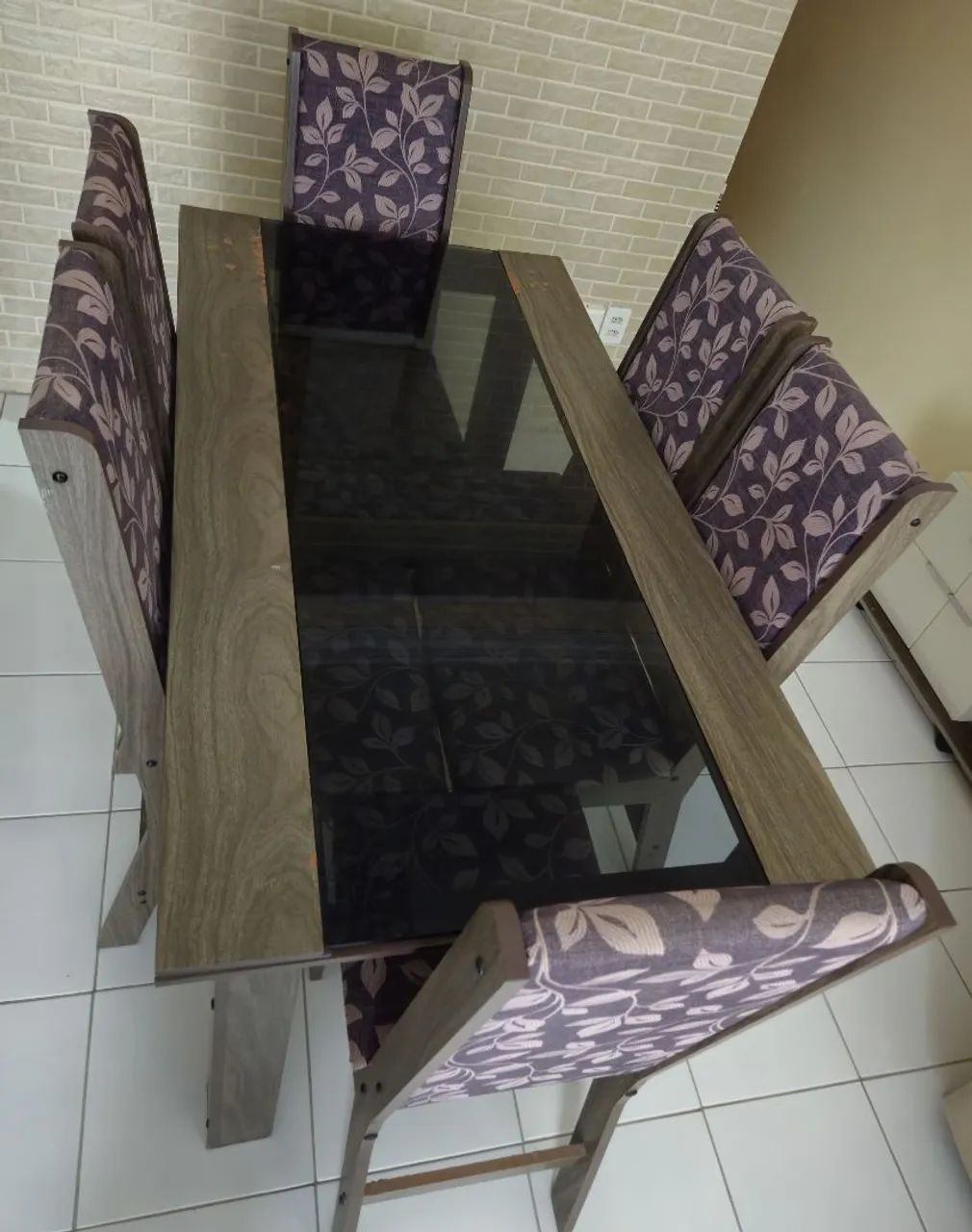 Mesa de MDF com vidro + 6 cadeiras  - Foto 2