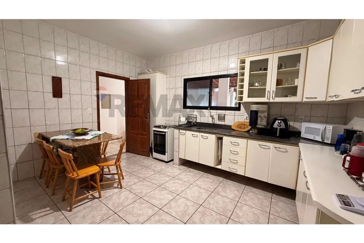 "Casa dos Sonhos em Vitória: Espaço e Conforto" - Foto 5