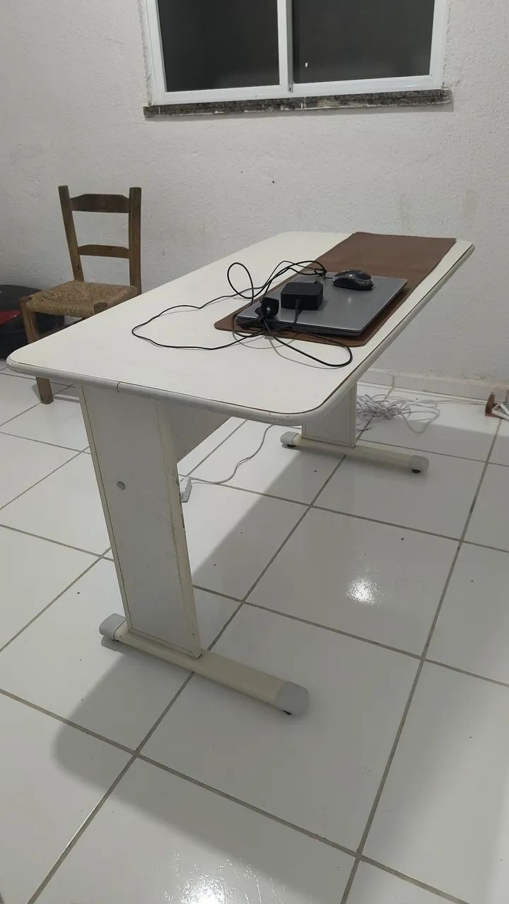 Escrivaninha para estudos 