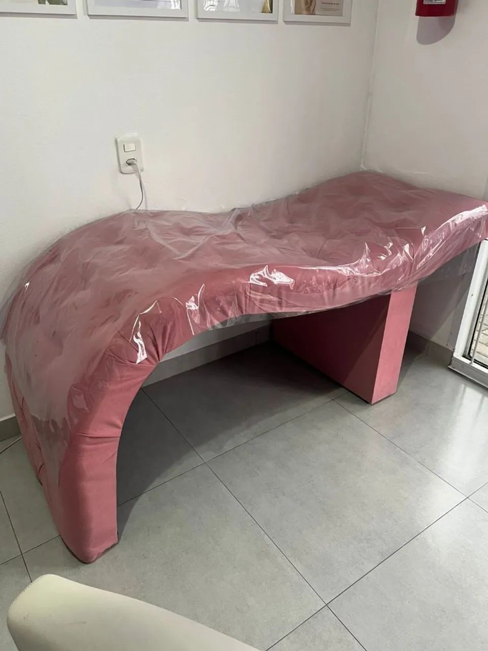 Maca rosa semi nova para cílios 