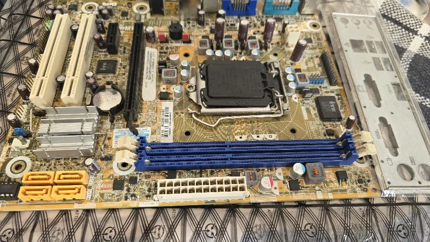 Placa Mãe Pcware Ipmh61r2 Intel Lga1155 I3/i5/i7 - Foto 2