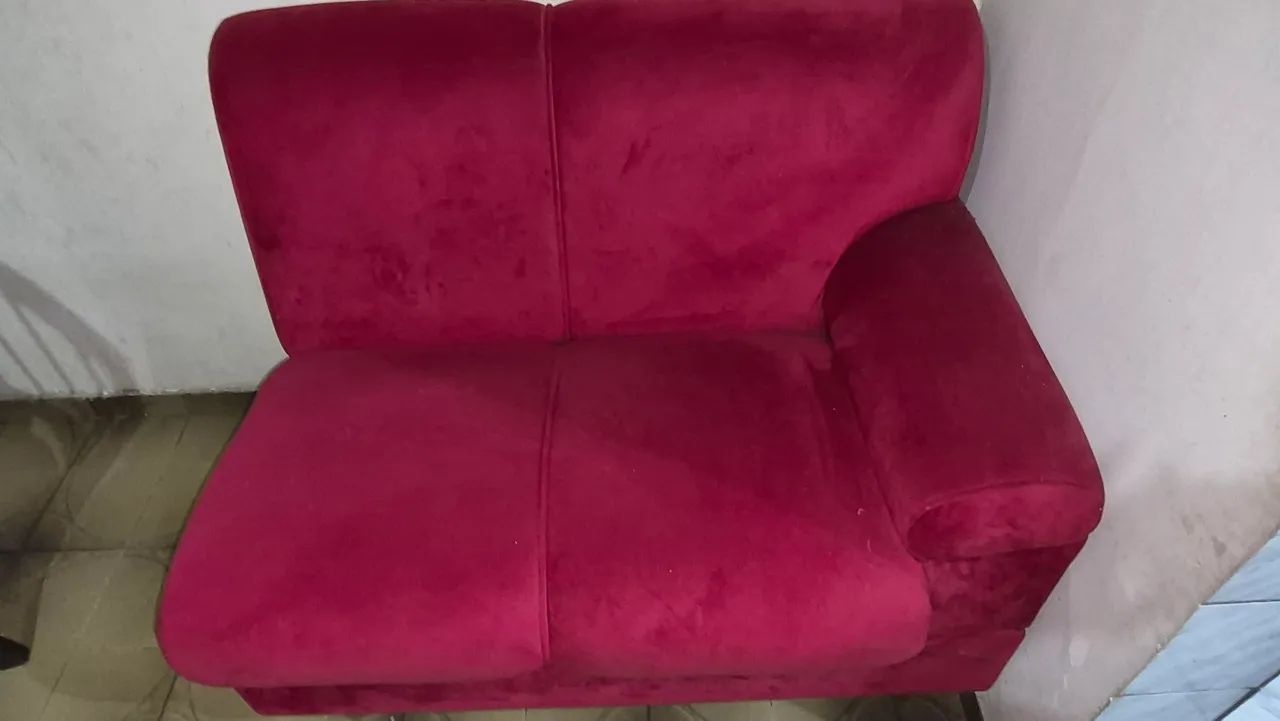 sofá vermelho