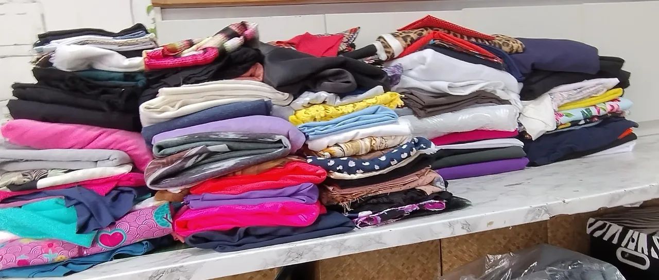 Vende-se lote de tecidos variados