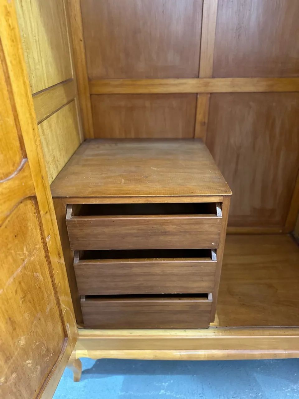 Guarda roupa de Madeira - 2 portas  - Foto 5