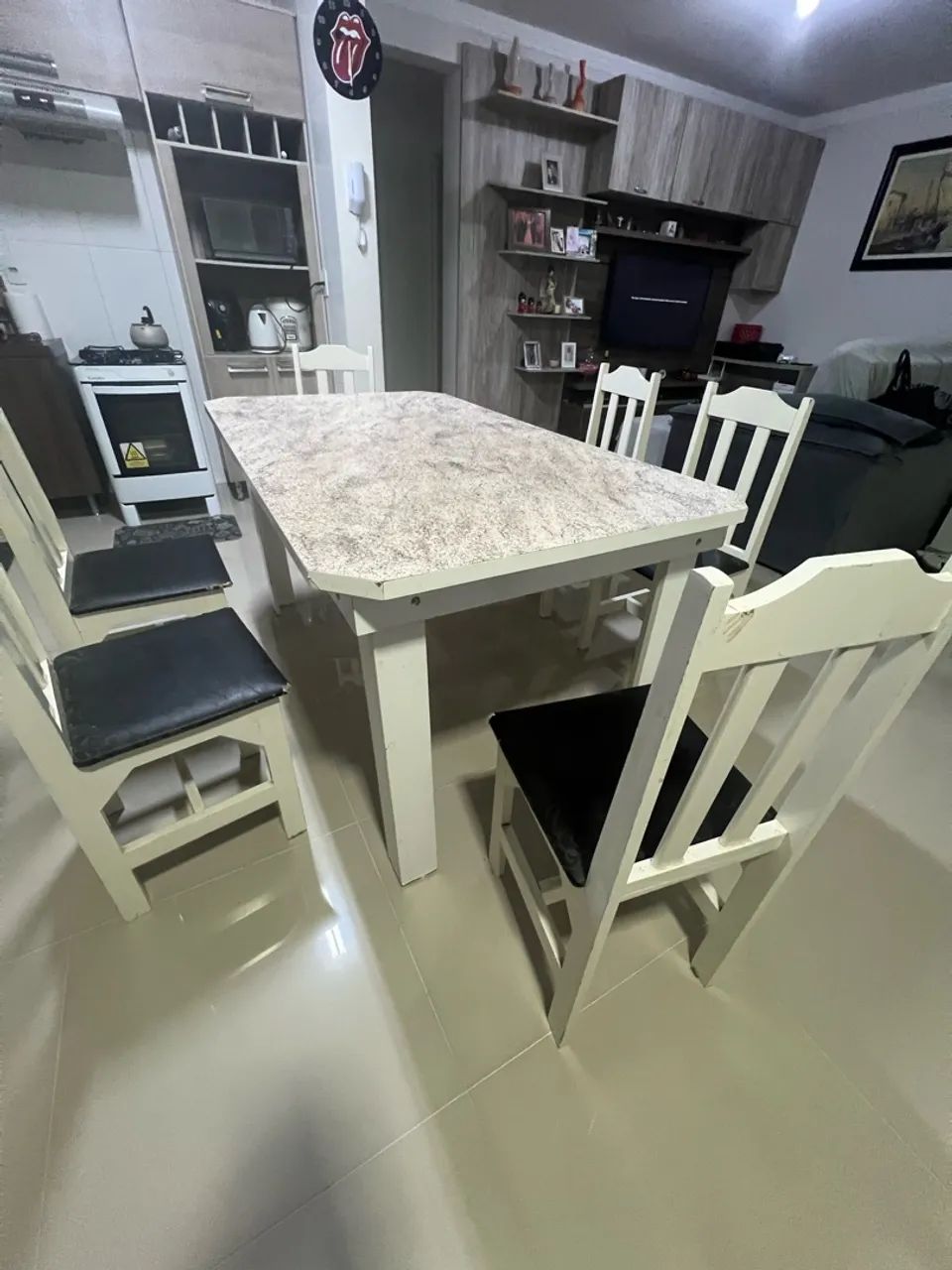 Mesa com 6 cadeiras 