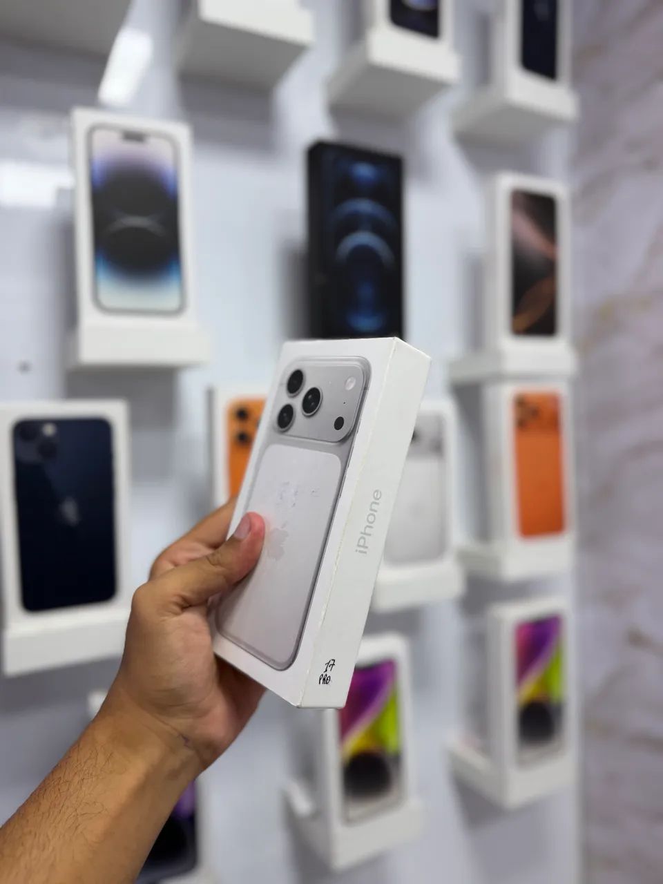 IPHONE 17 PRO MAX 512 GB SILVER LACRADO  - Foto 3