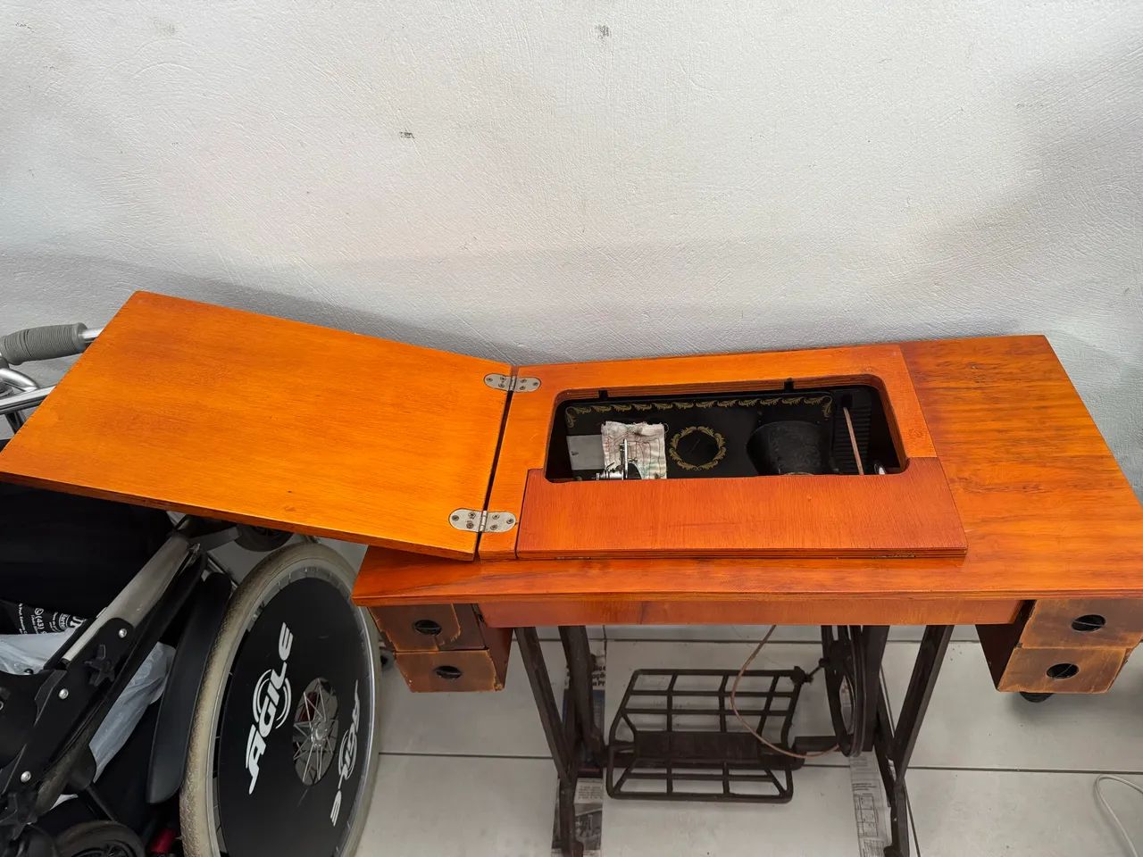 Máquina de Costura Elgin Antiga - Foto 4