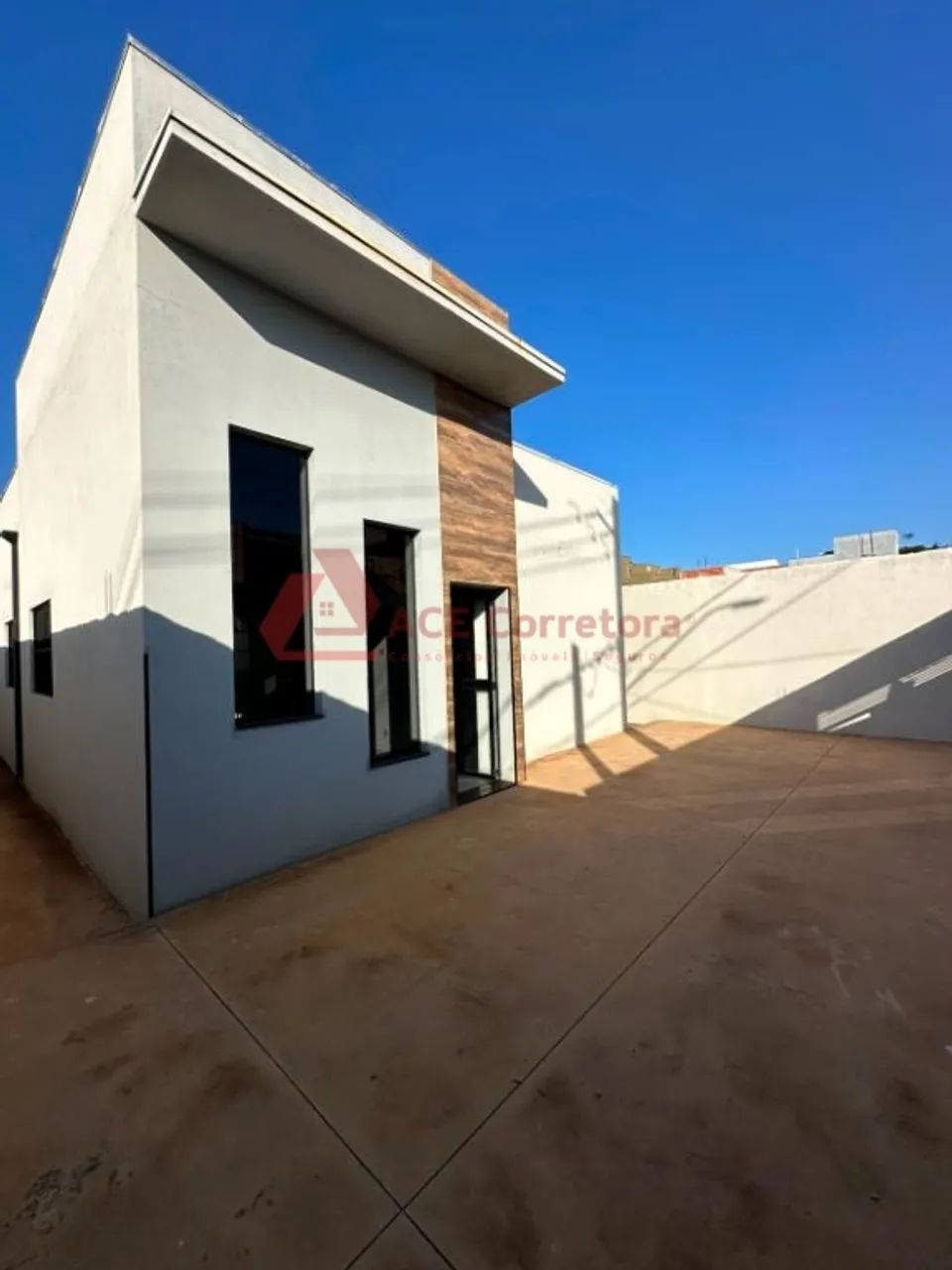 Casa com Suíte e Garagem para 2 Carros - Foto 2