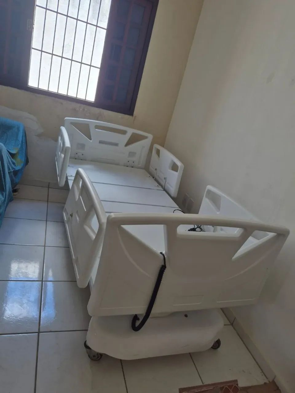 CAMA HOSPITALAR MOTORIZADA