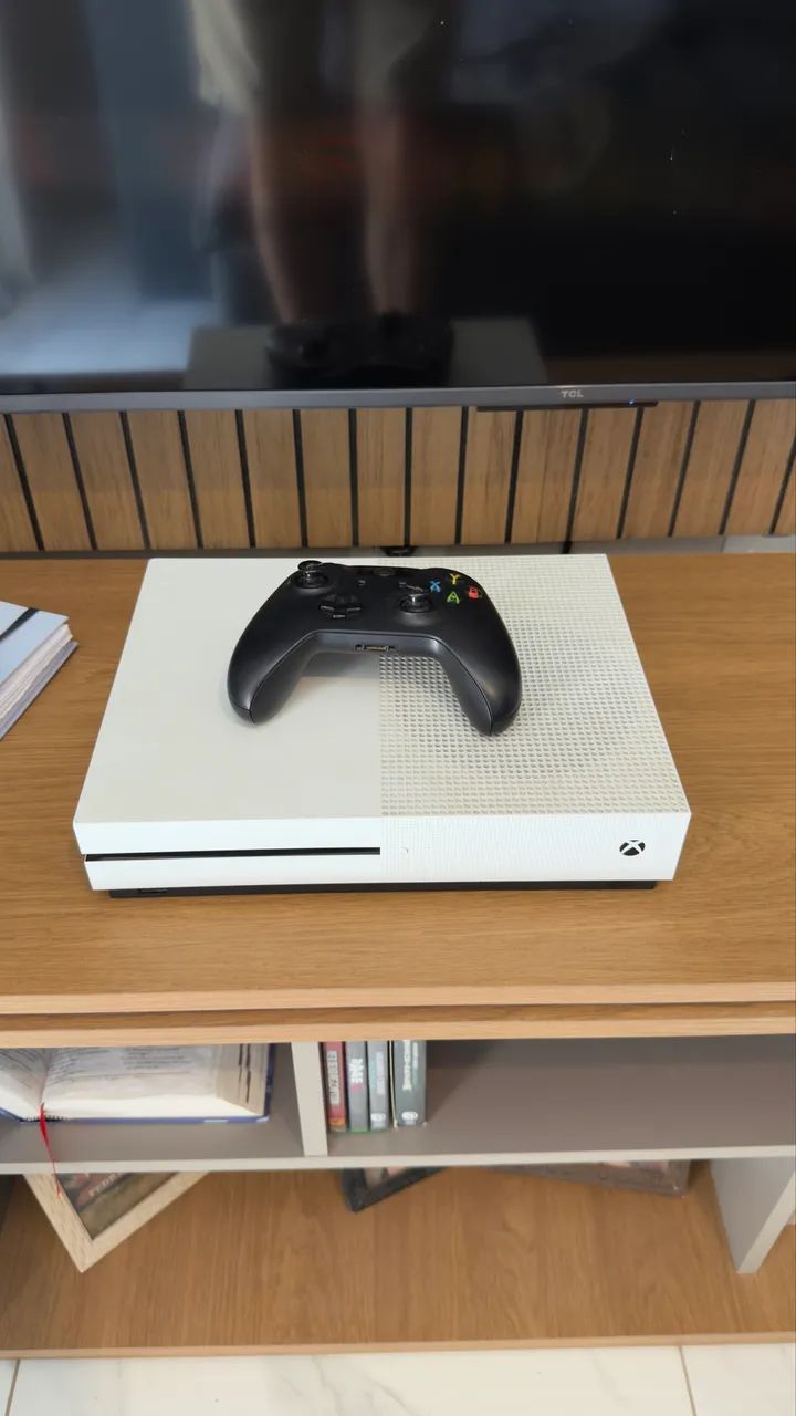 Xbox One S 1TB com 01 controle 